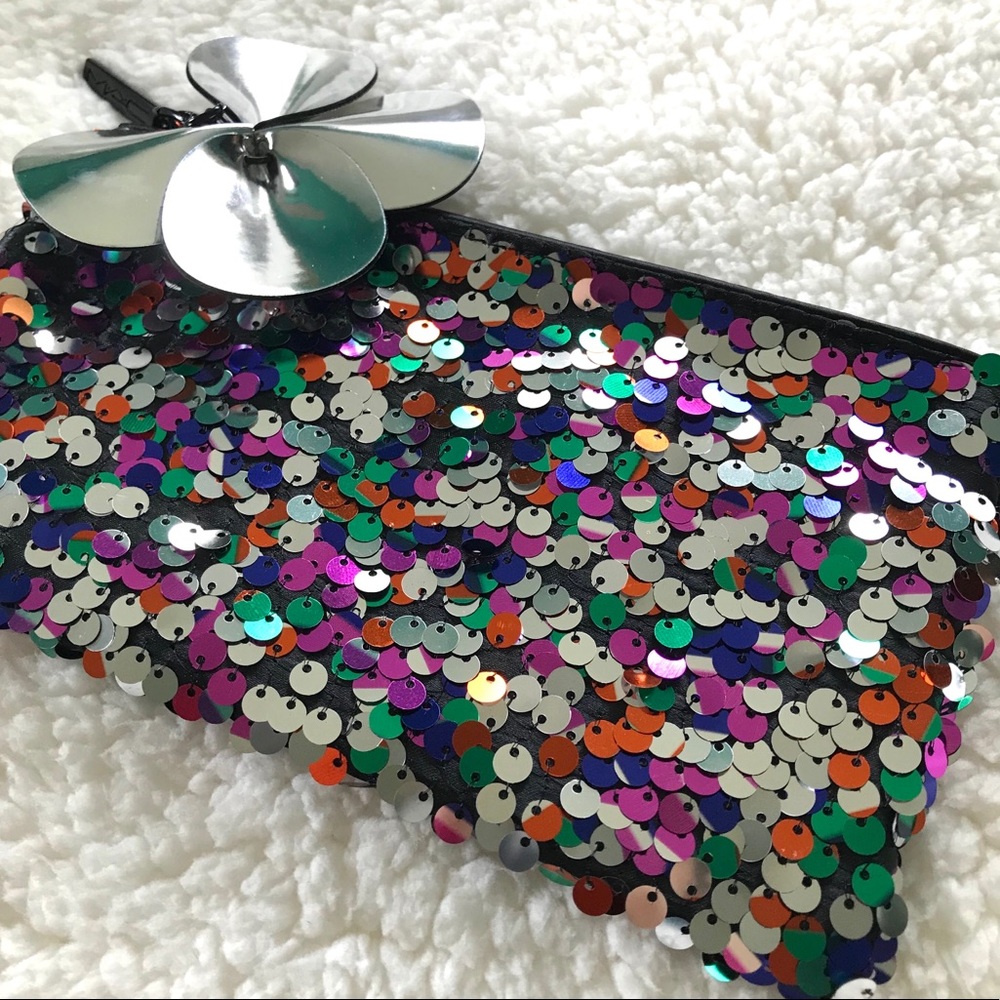 HP ✨ MAC Cosmetic Holiday Edition Sequin Makeup Bag - Shiny Pretty Things NWT - Picture 2 of 7